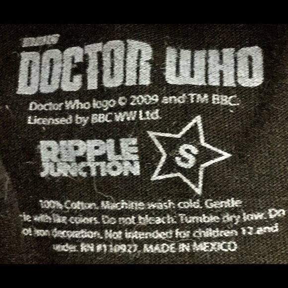 Doctor Who phone booth tshirt size S☎️ - Picture 4 of 4